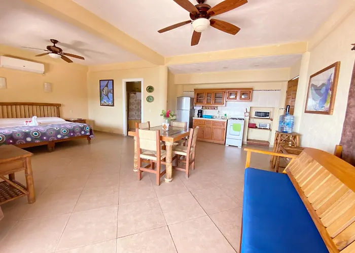 Aparthotel La Madera Zihuatanejo