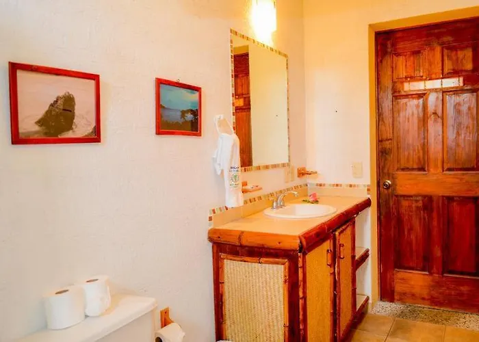 La Madera Apartahotel Zihuatanejo